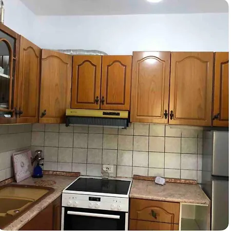 Uzeiri شقة ساراندا