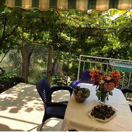 Uzeiri Apartment Sarande